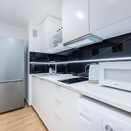 Mgr Pokoje W Samym Centrum Warszawy By Metro Rondo Onz - Super Bed Year23 Varsóvia Exterior foto